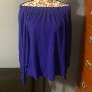 Like new off shoulder blouse ❤️